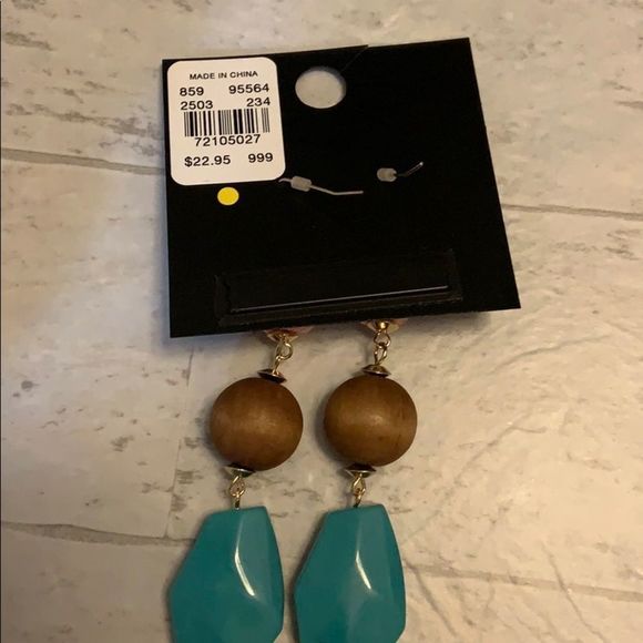 NWT New York & Company Earrings - Picture 2 of 2
